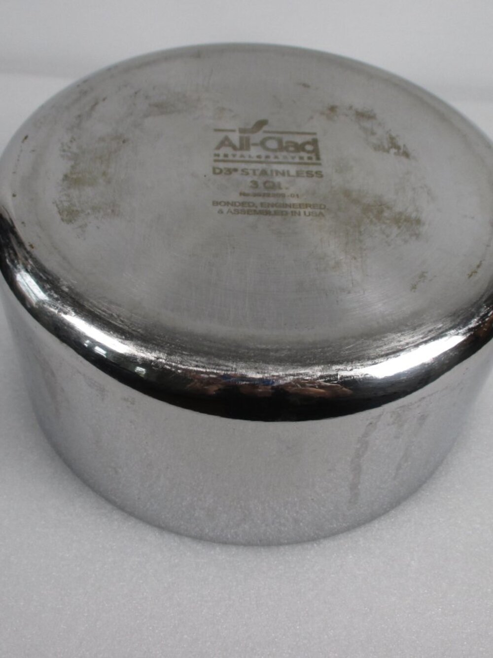 ALL CLAD D3 STAINLESS 3QT SAUCEPAN & LID - Picture 11 of 14